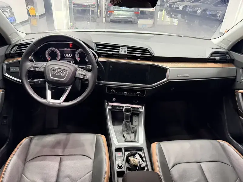 2023 Audi Q3 с пробегом 50 000 км