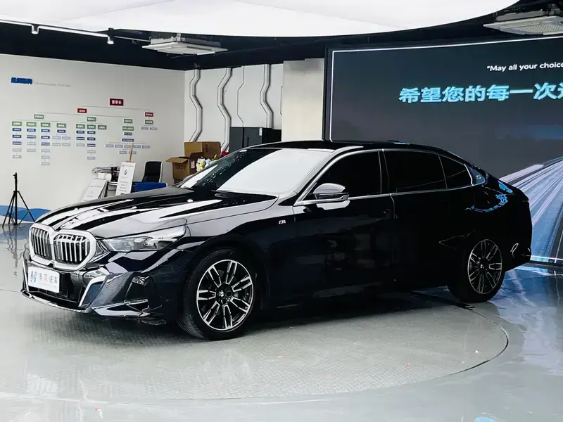 2025 BMW 5 серии с пробегом 31 000 км