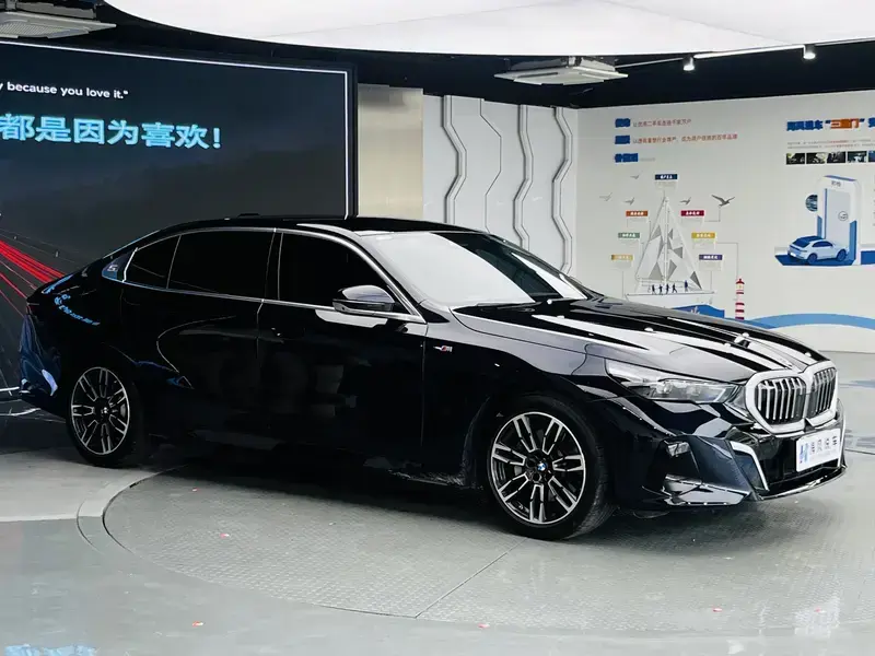2025 BMW 5 серии с пробегом 31 000 км