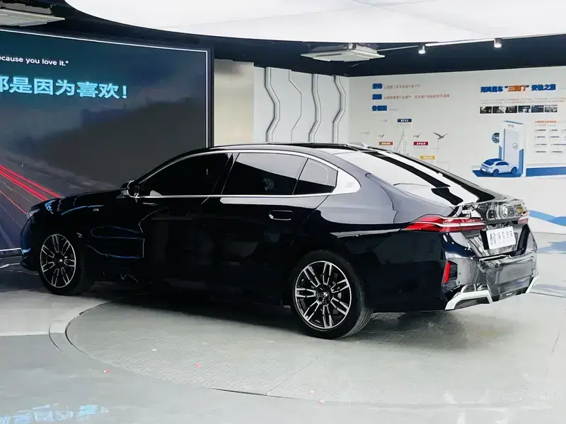 2025 BMW 5 серии с пробегом 31 000 км