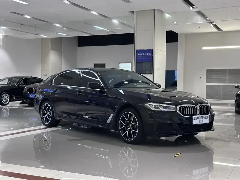 2023 BMW 5 серии с пробегом 49 900 км