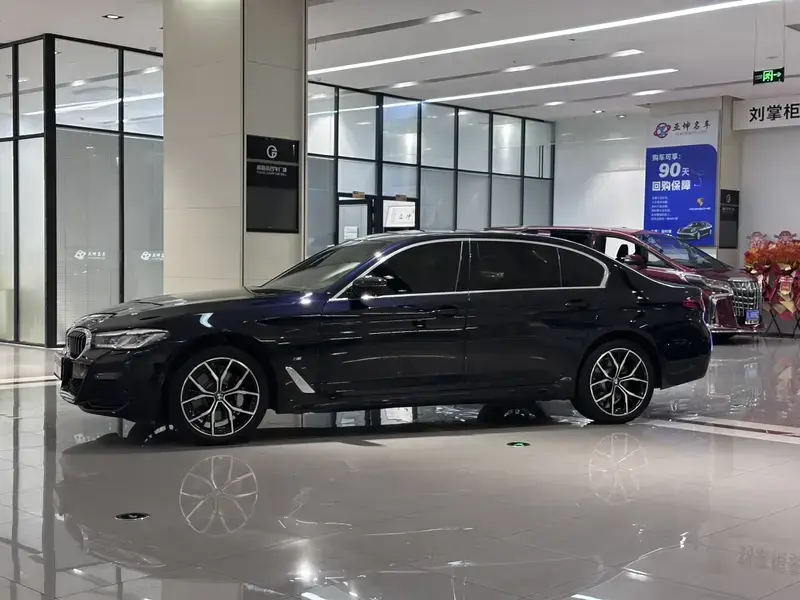 2023 BMW 5 серии с пробегом 49 900 км