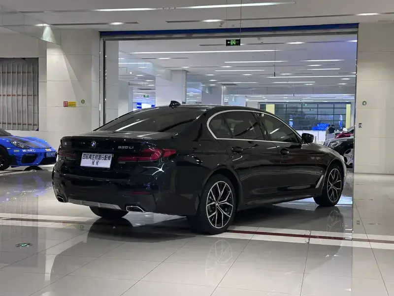 2023 BMW 5 серии с пробегом 49 900 км