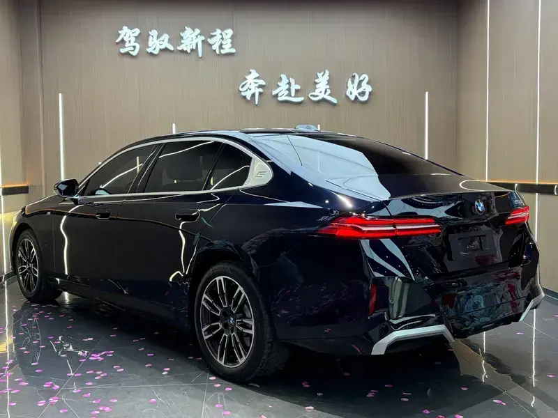 2024 BMW 5 серии с пробегом 19 000 км