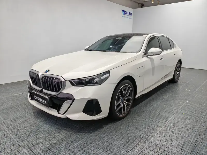 2024 BMW i5 с пробегом 55 300 км
