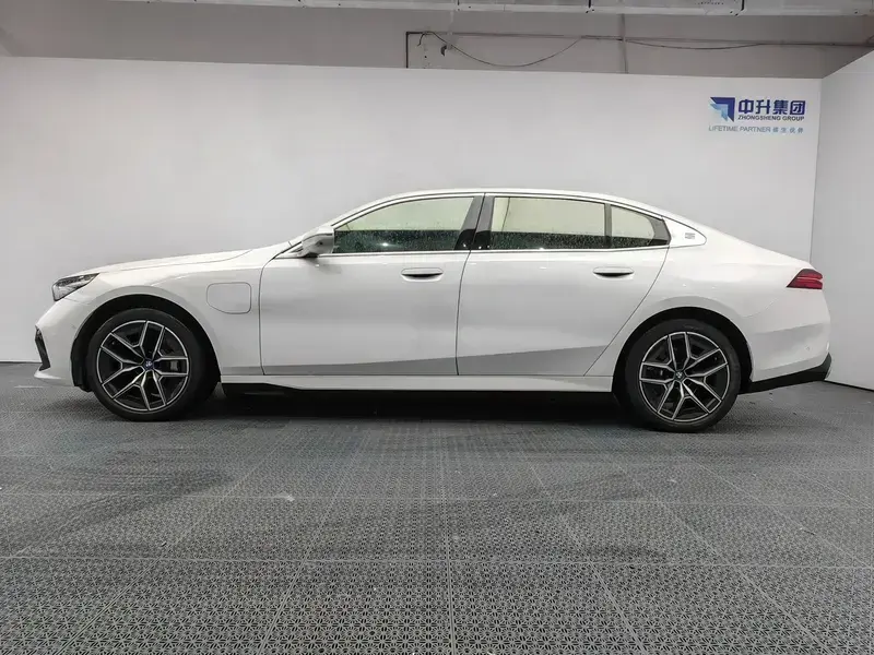 2024 BMW i5 с пробегом 55 300 км