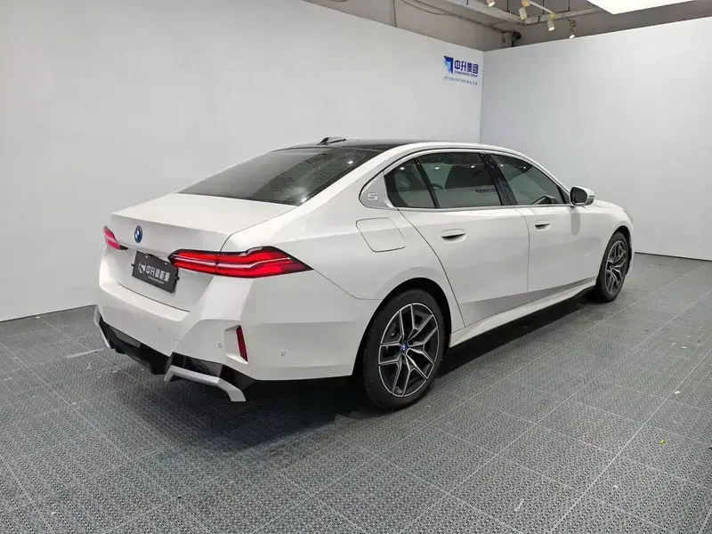 2024 BMW i5 с пробегом 55 300 км