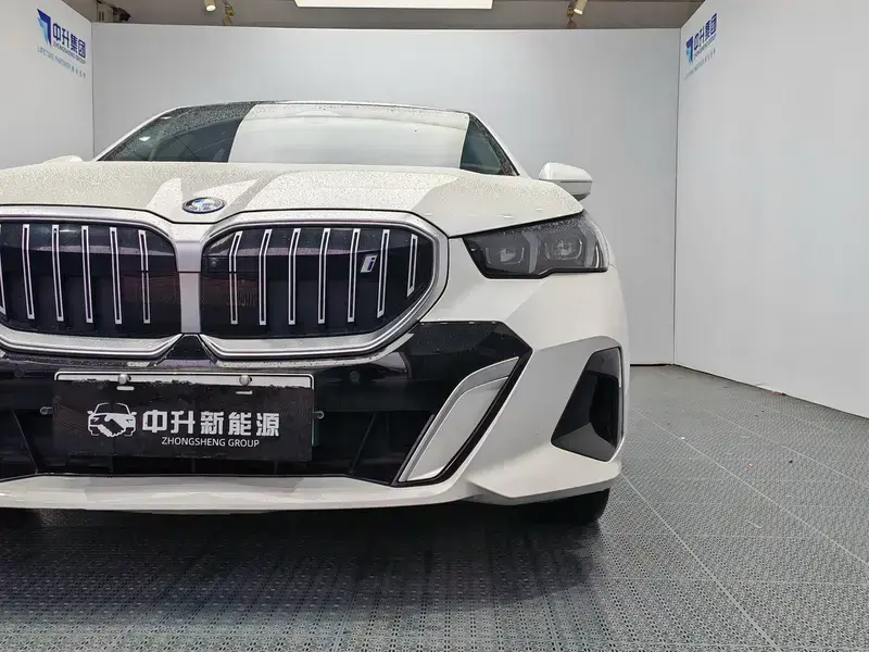 2024 BMW i5 с пробегом 55 300 км