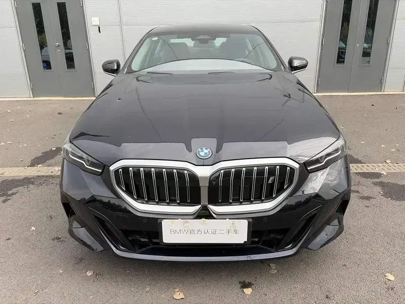2026 BMW i5 с пробегом 200 км