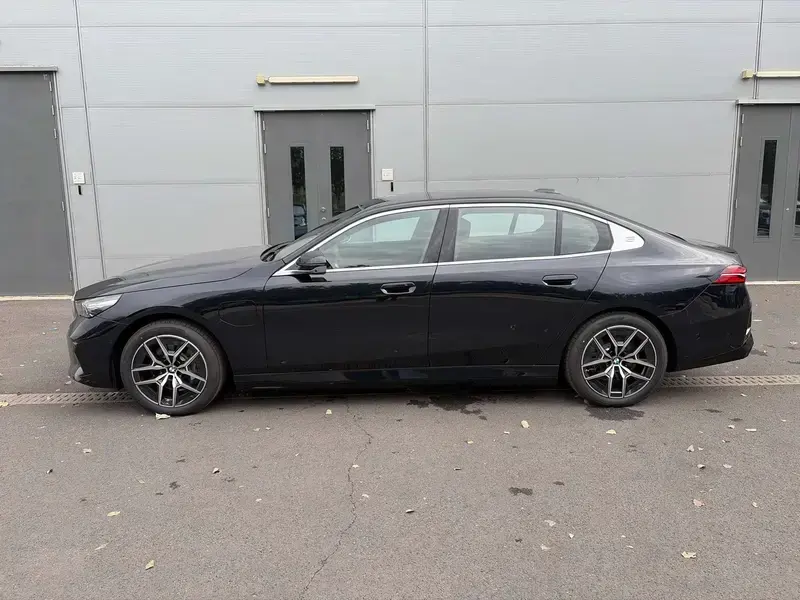 2026 BMW i5 с пробегом 200 км