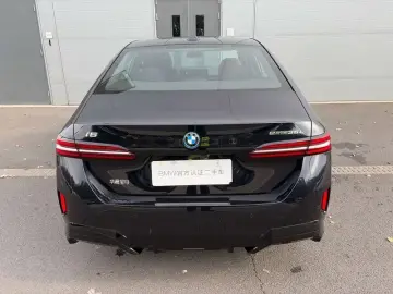 2026 BMW i5 с пробегом 200 км