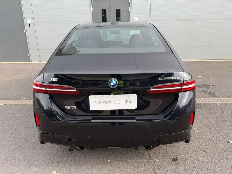2026 BMW i5 с пробегом 200 км