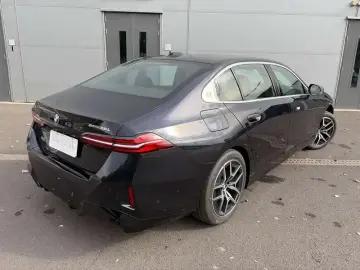 2026 BMW i5 с пробегом 200 км