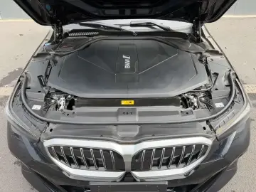 2026 BMW i5 с пробегом 200 км