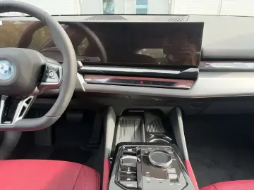 2026 BMW i5 с пробегом 200 км