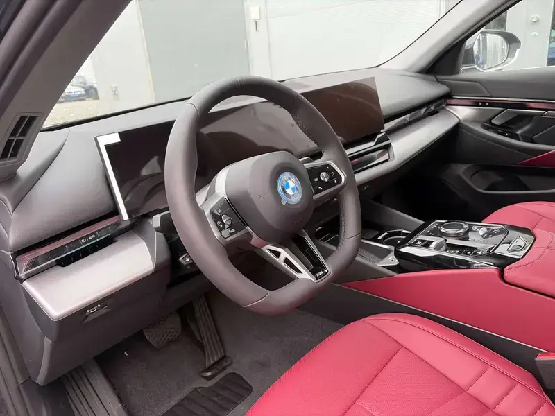 2026 BMW i5 с пробегом 200 км
