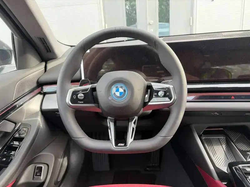 2026 BMW i5 с пробегом 200 км
