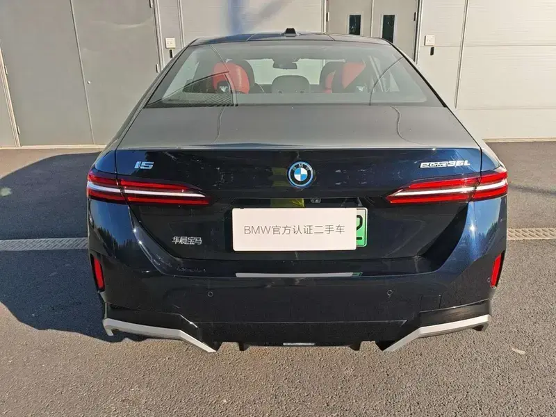 2025 BMW i5 с пробегом 9 200 км