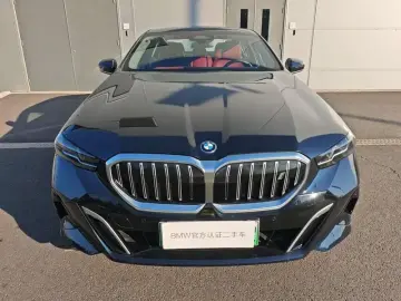 2025 BMW i5 с пробегом 9 200 км