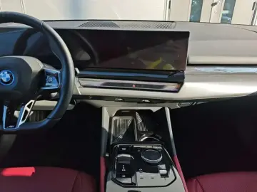 2025 BMW i5 с пробегом 9 200 км