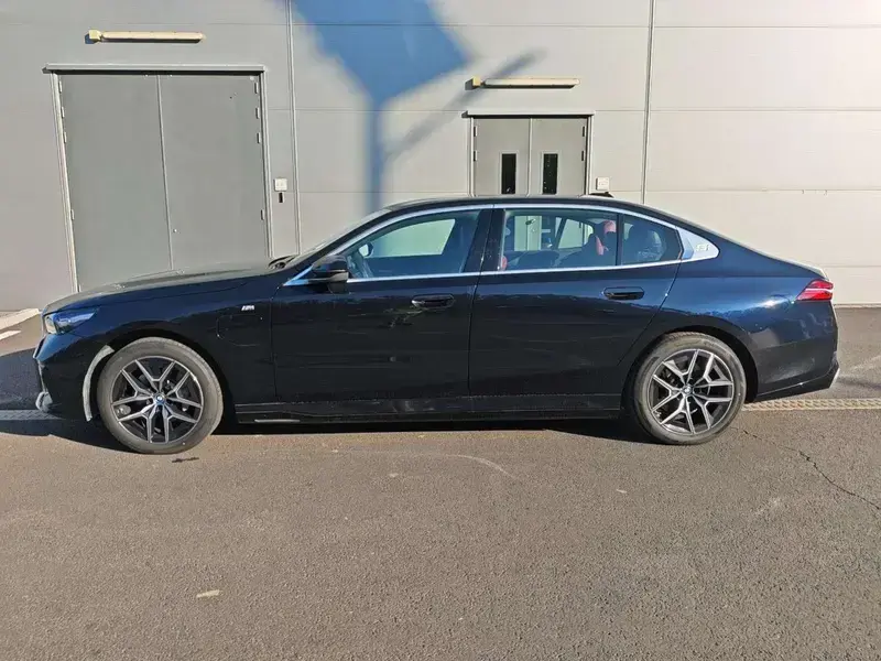 2025 BMW i5 с пробегом 9 200 км