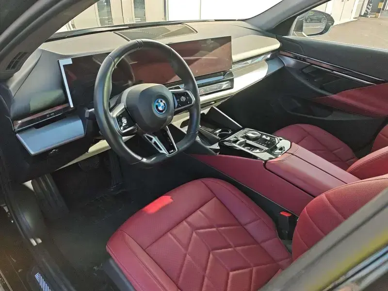 2025 BMW i5 с пробегом 9 200 км