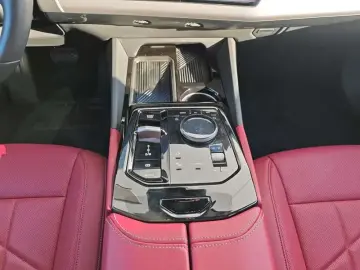 2025 BMW i5 с пробегом 9 200 км
