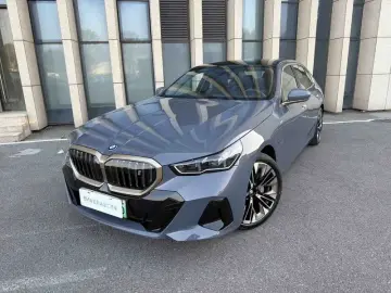 2025 BMW i5 с пробегом 3 000 км
