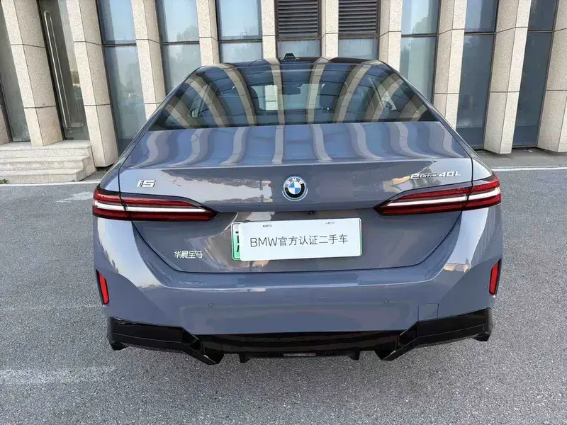 2025 BMW i5 с пробегом 3 000 км