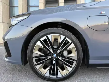 2025 BMW i5 с пробегом 3 000 км