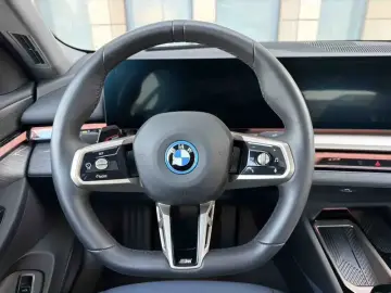2025 BMW i5 с пробегом 3 000 км