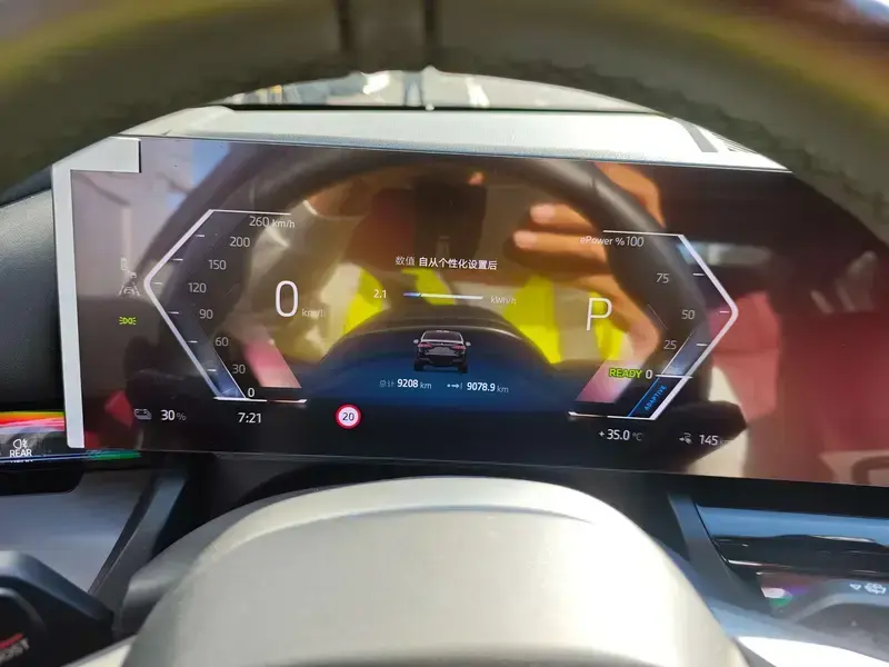 2025 BMW i5 с пробегом 9 200 км