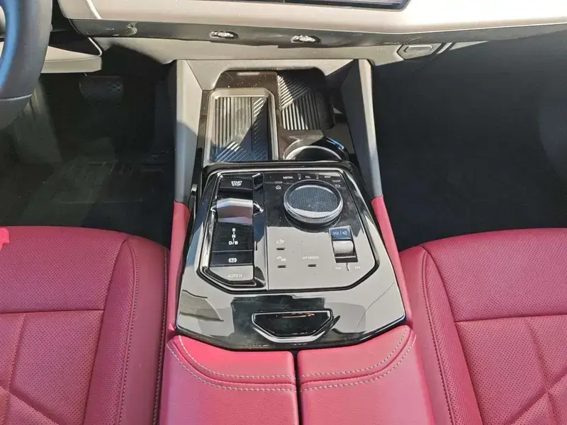 2025 BMW i5 с пробегом 9 200 км