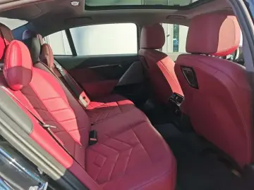 2025 BMW i5 с пробегом 9 200 км