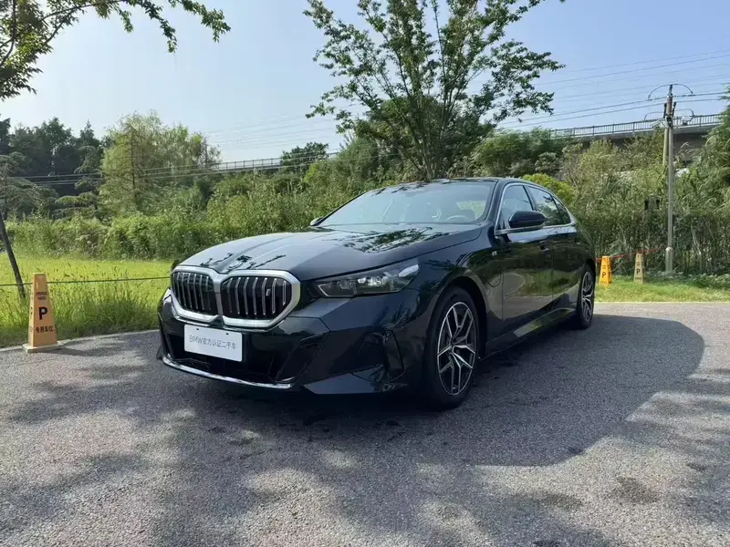 2025 BMW i5 с пробегом 11 000 км