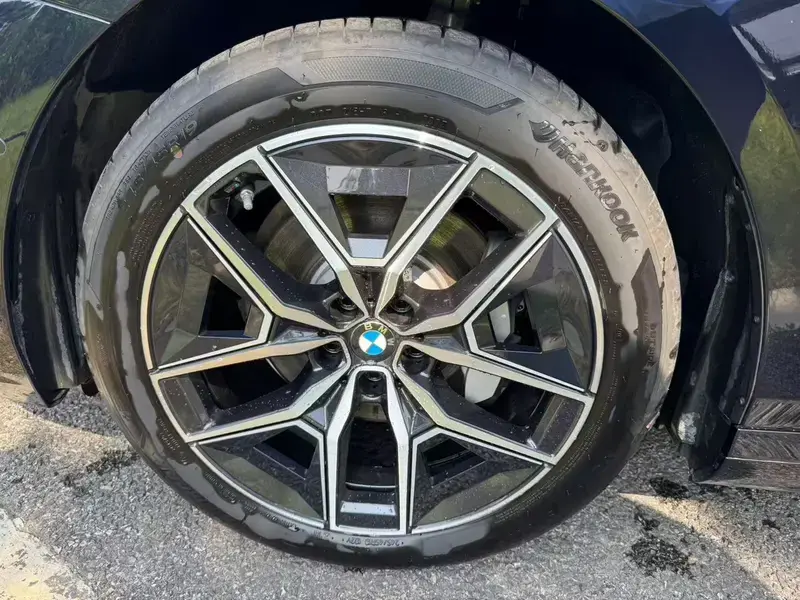 2025 BMW i5 с пробегом 11 000 км