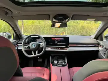 2025 BMW i5 с пробегом 11 000 км