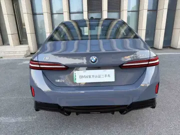 2025 BMW i5 с пробегом 3 000 км