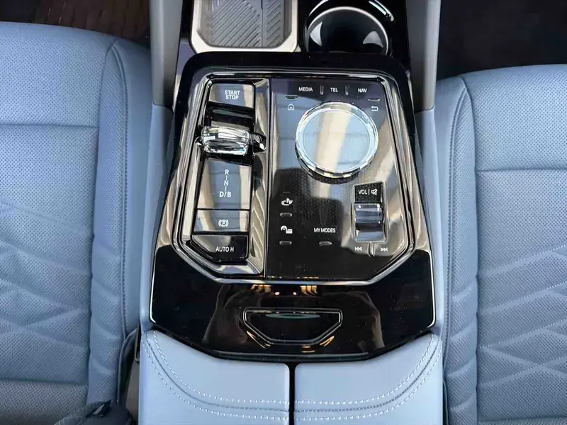 2025 BMW i5 с пробегом 3 000 км