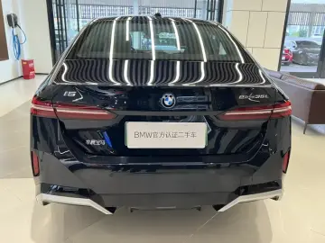 2025 BMW i5 с пробегом 8 800 км