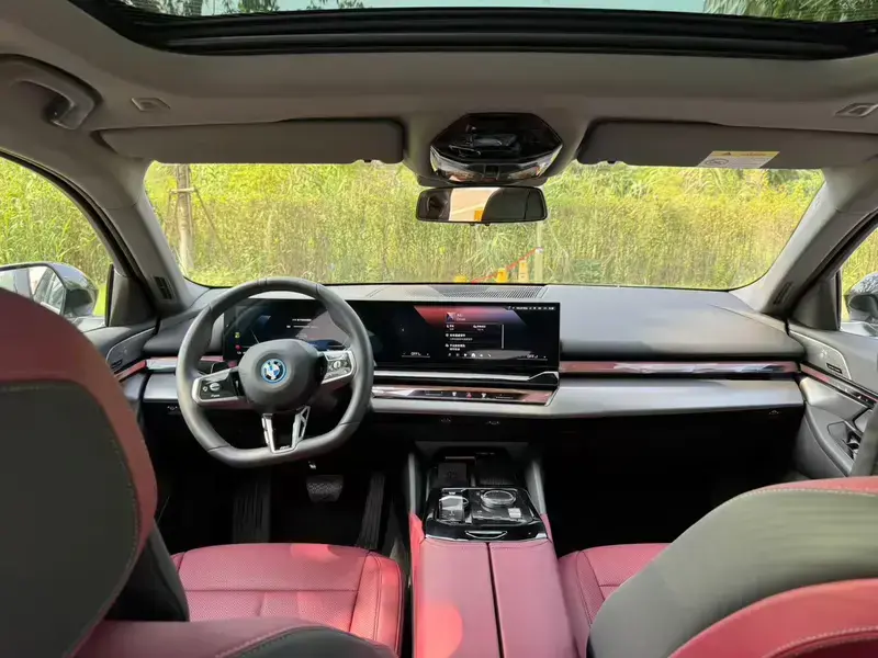 2025 BMW i5 с пробегом 11 000 км