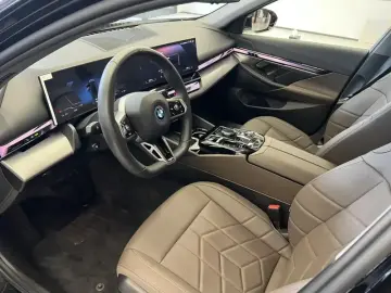 2025 BMW i5 с пробегом 8 800 км