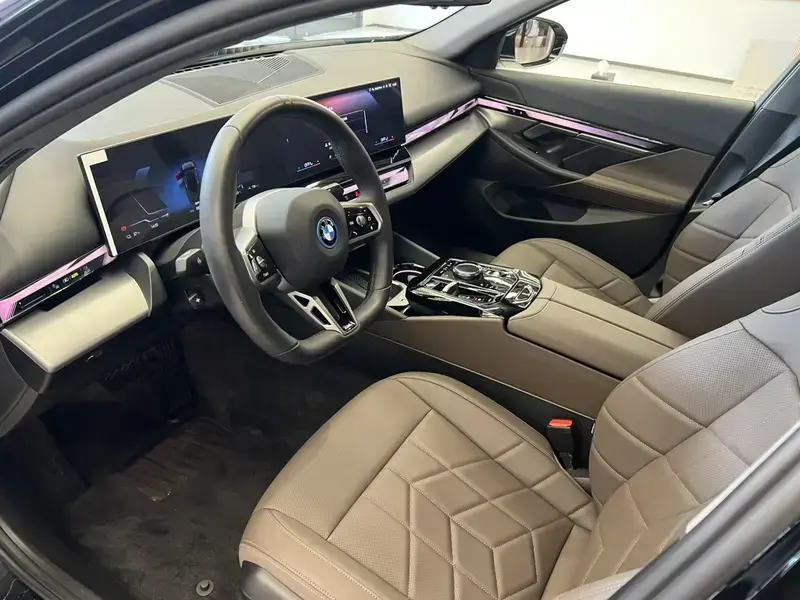 2025 BMW i5 с пробегом 8 800 км