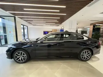 2025 BMW i5 с пробегом 8 800 км