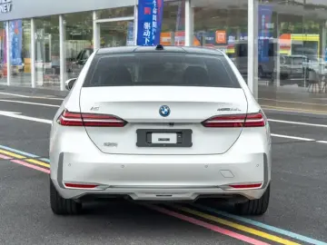 2024 BMW i5 с пробегом 54 000 км