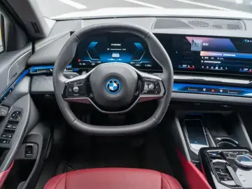 2024 BMW i5 с пробегом 54 000 км