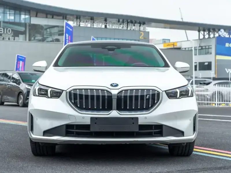 2024 BMW i5 с пробегом 54 000 км
