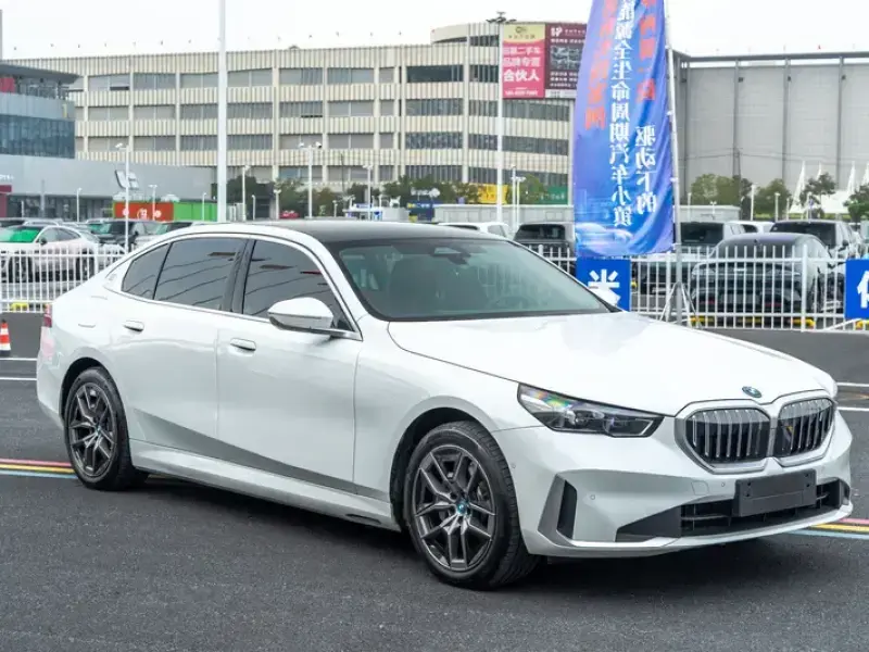 2024 BMW i5 с пробегом 54 000 км