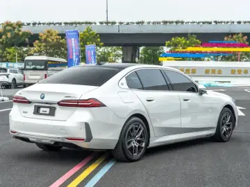 2024 BMW i5 с пробегом 54 000 км