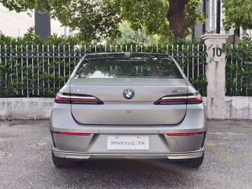 2023 BMW i7 с пробегом 31 500 км